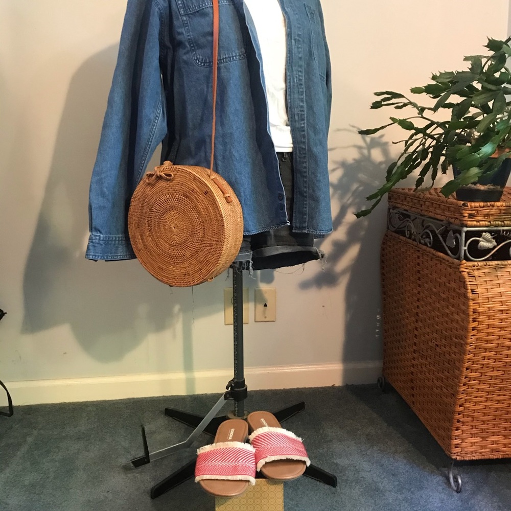 Round wicker bag